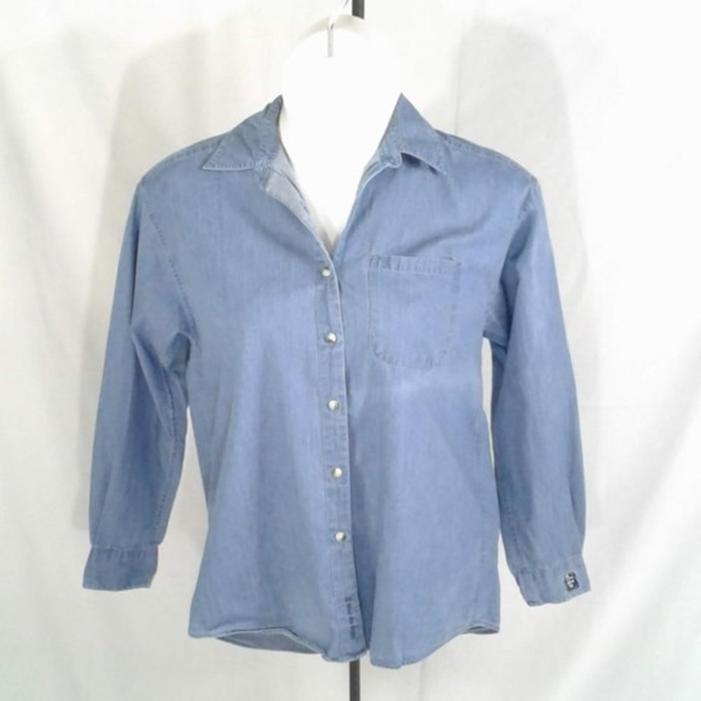Light Chambray Button down women's long sleeve shirt (M)